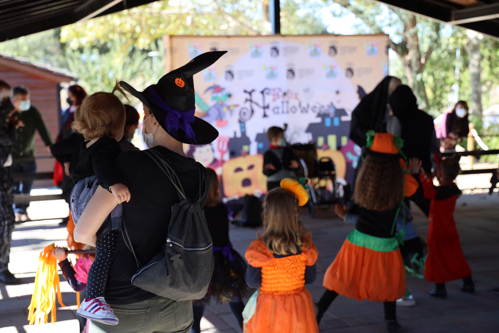 La Pollina se transforma en un Pueblo Fantasma en la Fiesta Familiar de Halloween