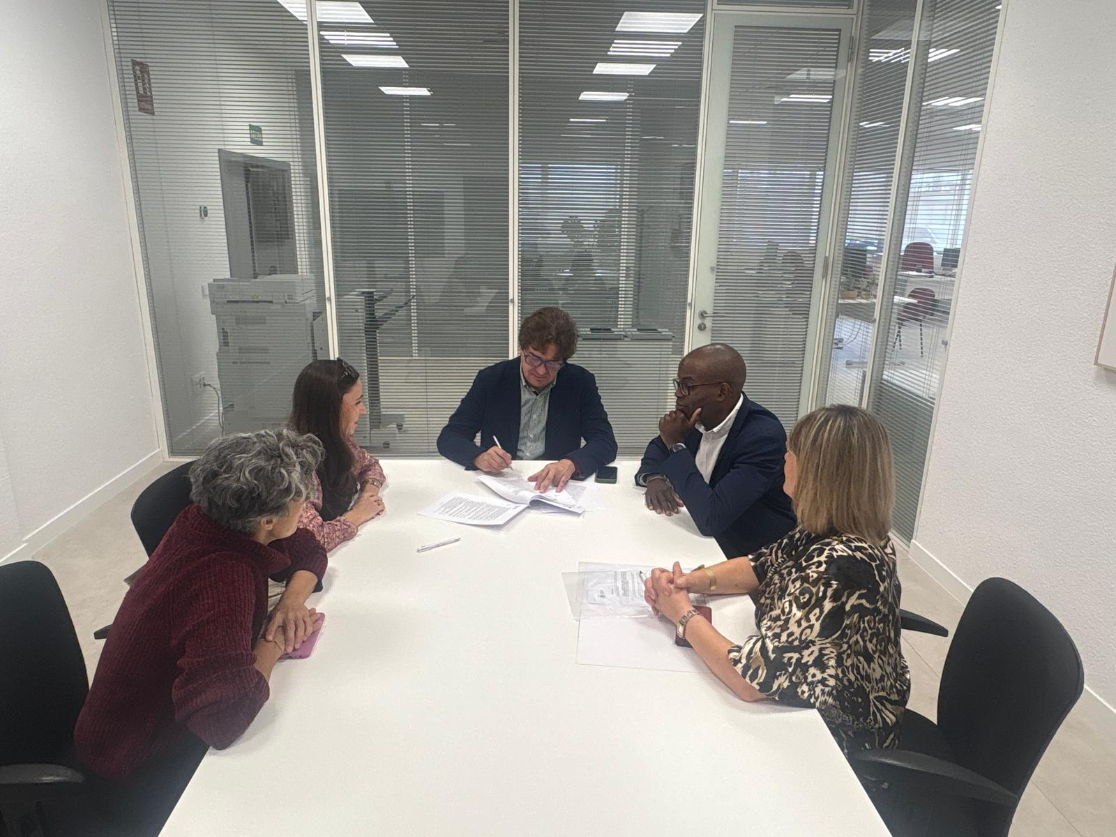 Fuenlabrada impulsa el comercio local con nuevos convenios con AEFSUR y EMA