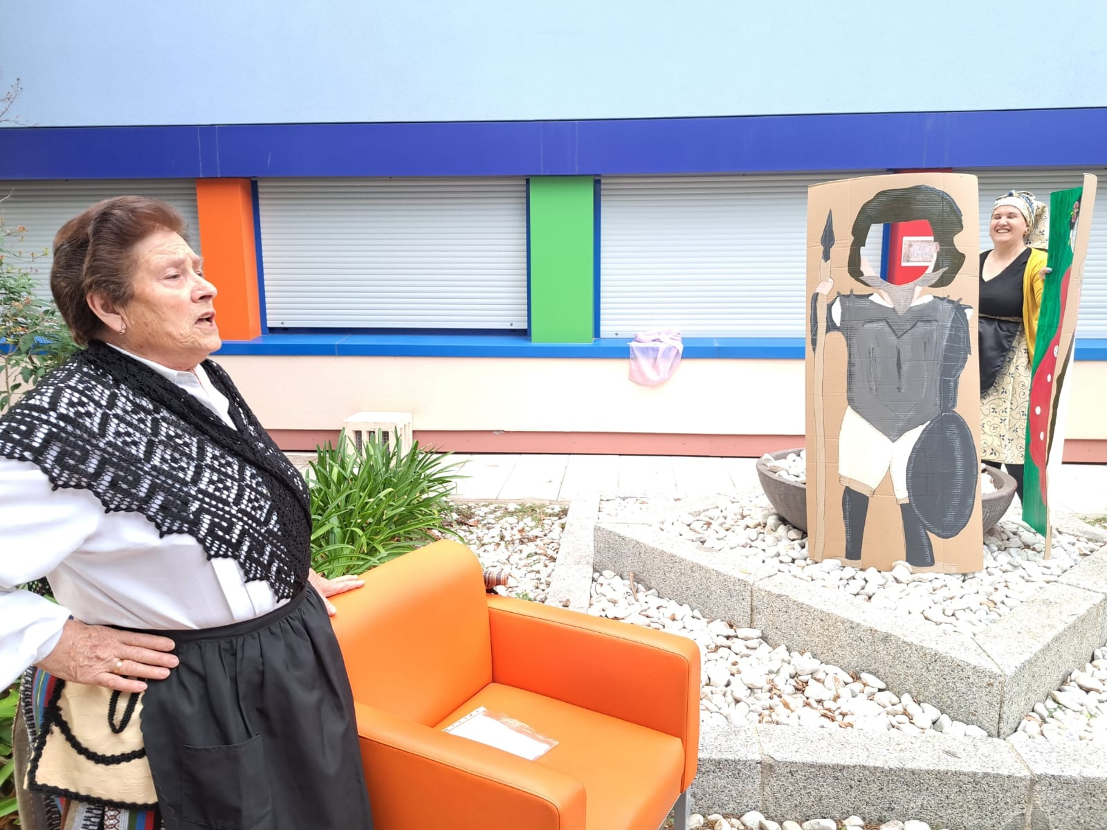 Mayores de Fuenlabrada mejoran su técnica para ser cuentacuentos