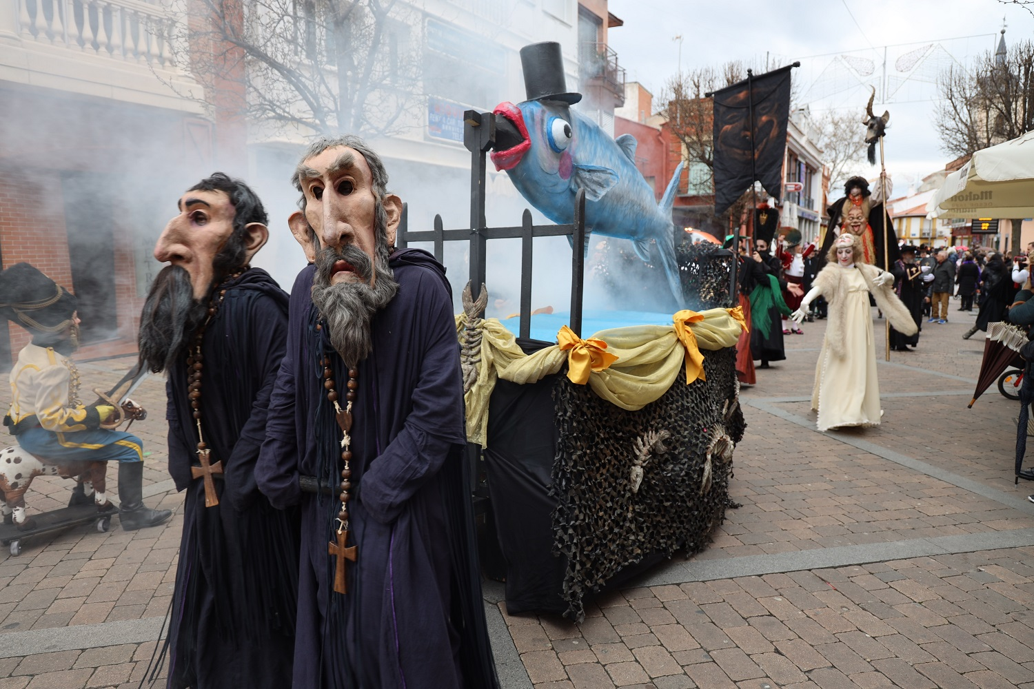 Fuenlabrada despide el Carnaval con un Entierro de la Sardina al puro estilo mexicano