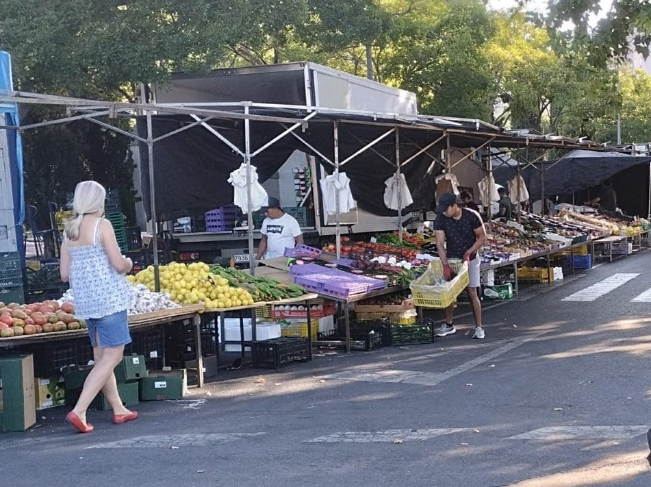 El mercadillo de la calle Extremadura se traslada al Ferial