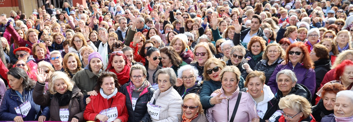 Éxito del programa de Feminismo en Fuenlabrada: cerca de 1.600 mujeres celebran el fin de curso en el Teatro Tomás y Valiente junto a Lalachús
